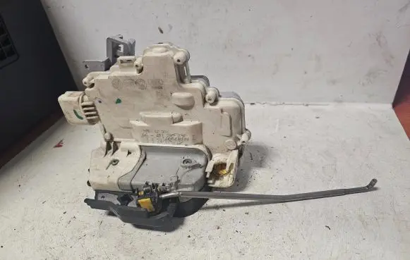 Audi A6 S6 C5 4B Front door lock 4F1837015E