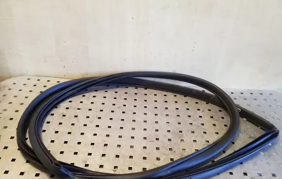 Subaru Forester SH Rear door rubber seal (on body) 