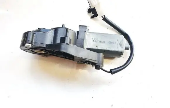 Mercedes-Benz C W204 Seat adjustment motor 0390203367 82584371-4
