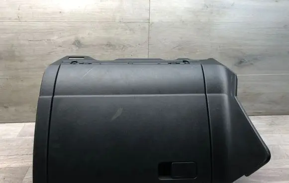Glove box