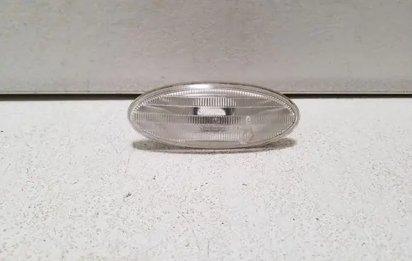 Nissan Leaf I (ZE0) Front fender indicator light SAEE208
