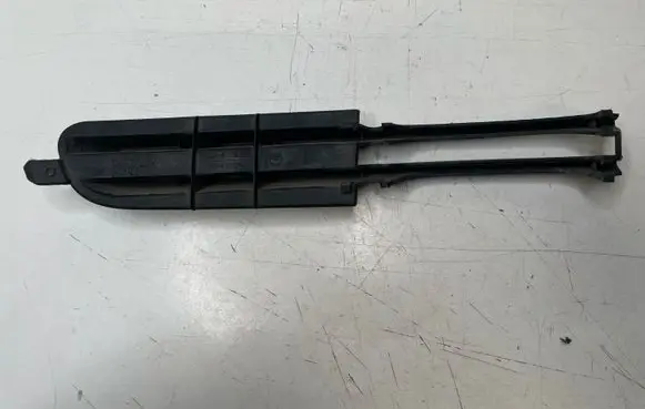 BMW 3 E46 Front bumper lower grill 8209925