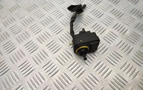Volvo XC90 Headlight level adjustment motor 89024777