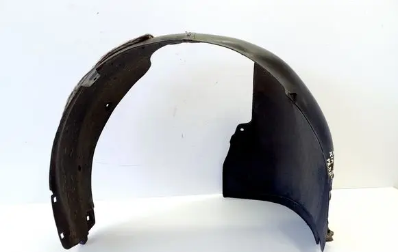 Front wheel arch liner splash guards