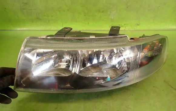 Seat Toledo II (1M) Headlight/headlamp 445-1109L