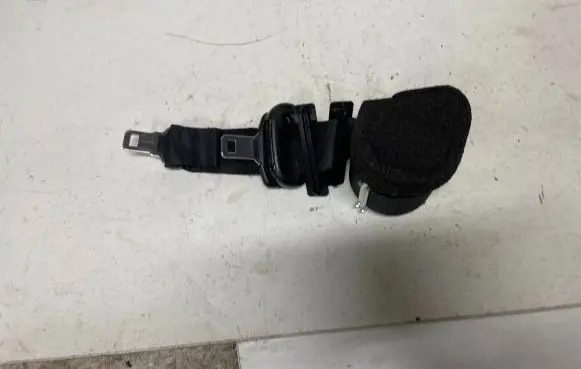 Middle seatbelt (rear)