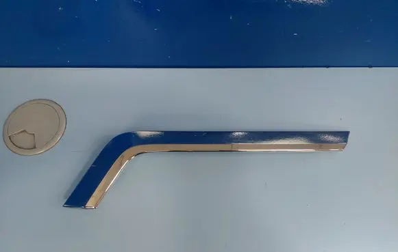 Front bumper splitter molding