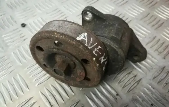 Toyota Avensis T220 Generator/alternator belt tensioner
