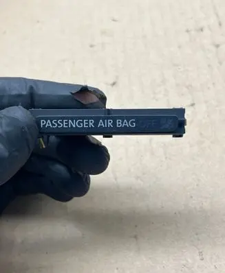 Passenger airbag on/off switch