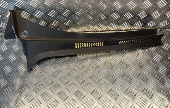 Volkswagen Golf Plus Wiper trim 5M0819404B