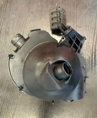 BMW 6 E63 E64 Oil breather separator 7531423
