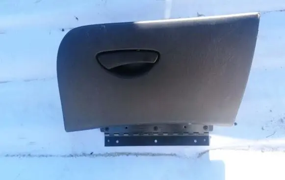 Glove box