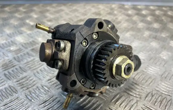 Renault Trafic II (X83) Fuel injection high pressure pump 8200934657 0445010223 8200690744