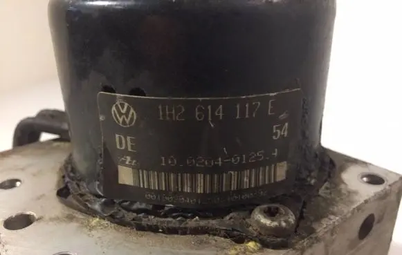 Volkswagen Golf III ABS Pump 3A0907379D 10094603113 CVU0B21B26