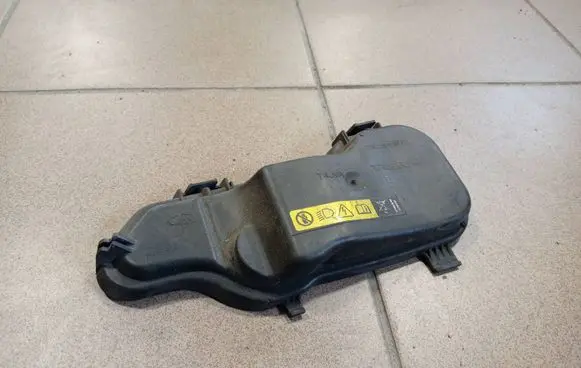 Volvo V70 Headlight/headlamp dust cover