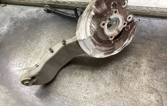 Mini Cooper Countryman R60 Rear wheel hub spindle/knuckle 31469 9805657