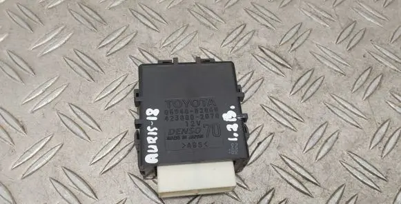 Toyota Auris E180 Window wiper relay 