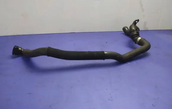 BMW X3 E83 Engine coolant pipe/hose