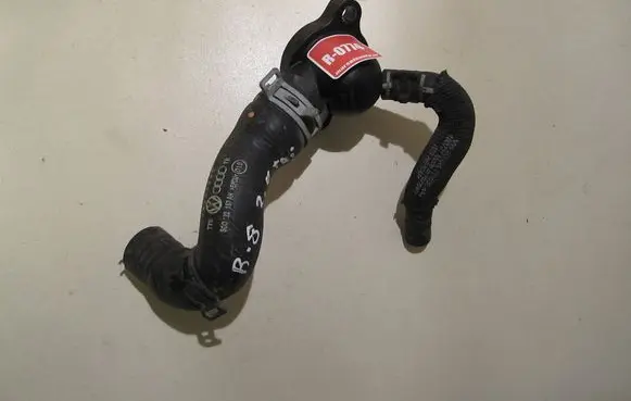 Volkswagen PASSAT B8 Engine coolant pipe/hose 5Q0122157AH