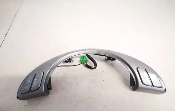 Steering wheel buttons/switches