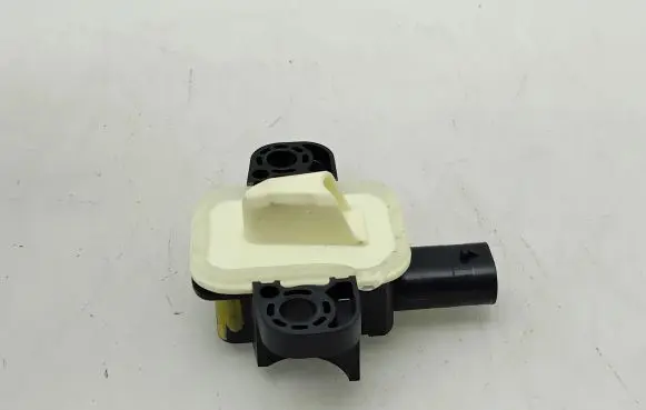 Mercedes-Benz CLA C117 X117 W117 Airbag deployment crash/impact sensor A1668210351 56054084AA