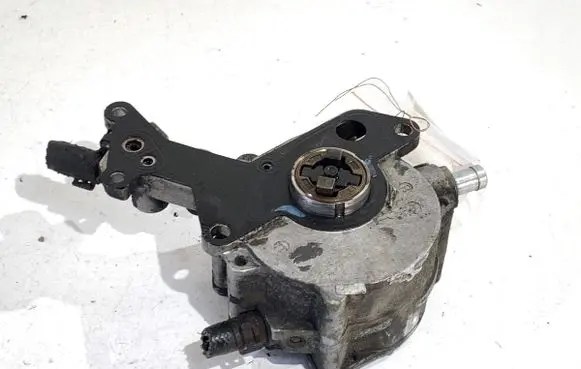 Skoda Octavia Mk2 (1Z) Vacuum pump 038145209M