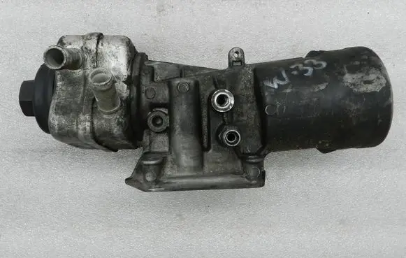 Volkswagen Touran I Oil filter mounting bracket 045115389K 045115389