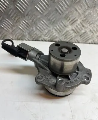Volkswagen PASSAT B8 Water pump 010289801KT