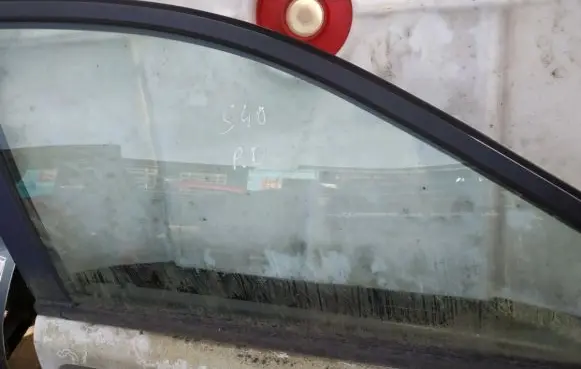 Volvo S40, V40 Front door window glass four-door