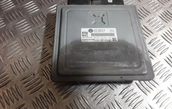 Volkswagen PASSAT B6 Engine control unit/module 03G906018