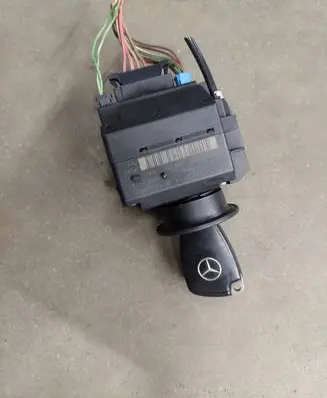 Mercedes-Benz C W203 Ignition lock 2095452308 33002421 8011500881606136