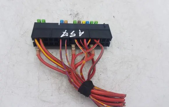 BMW 7 E38 Fuse module 8366631