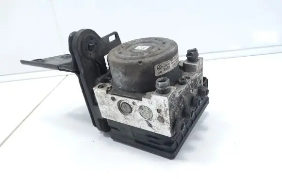 Volkswagen Golf VII ABS Pump 5Q0907379