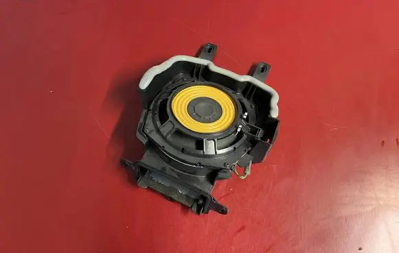 BMW iX Subwoofer speaker 9442217 65139442217