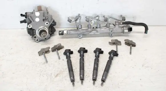 Mercedes-Benz C W205 Fuel injection system set A6510703301 A6510703287