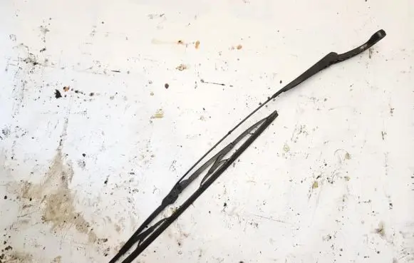 Audi 80 90 B3 Front wiper blade arm