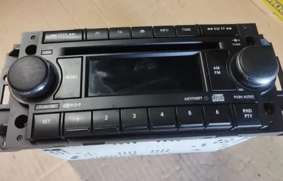Jeep Grand Cherokee (WK) Radio/CD/DVD/GPS head unit P05064067AD