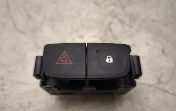 Renault Trafic III (X82) Hazard light switch E31601