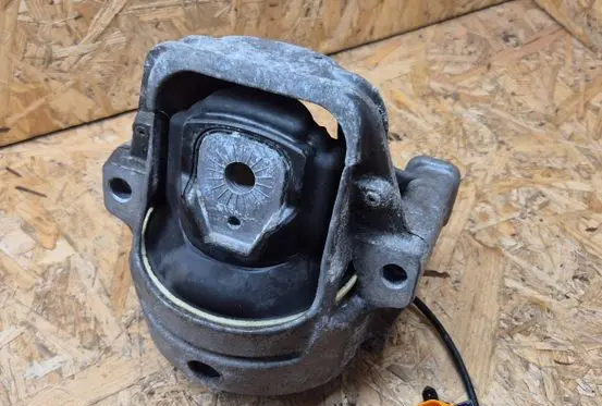 Audi A4 S4 B8 8K Engine mount bracket 8K0199381