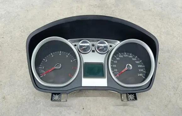 Ford Focus Speedometer (instrument cluster) 8V4T-10849-EE