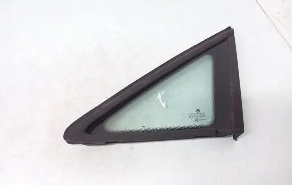 Volkswagen Touran I Front triangle window/glass 1T0845411