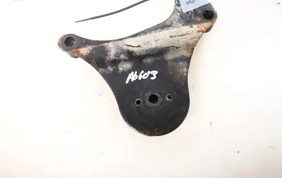Volkswagen Polo III 6N 6N2 6NF Engine mounting bracket 6n01991811s
