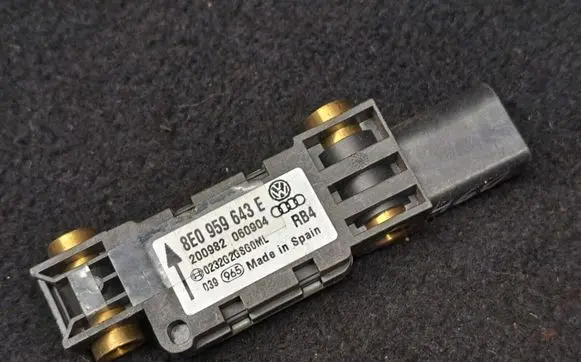 Audi A6 S6 C5 4B Airbag deployment crash/impact sensor 8E959643E