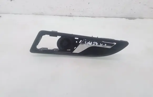 Skoda Octavia Mk2 (1Z) Front door interior handle 1Z0837247