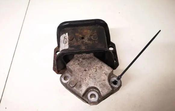 Citroen C4 I Engine mount bracket 9645530480