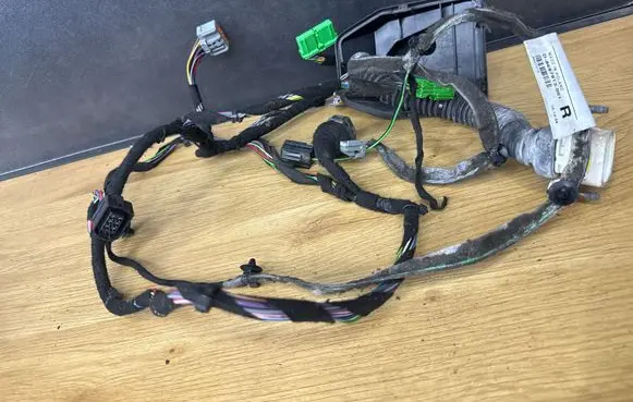 Volvo XC90 Front door wiring loom 8697913