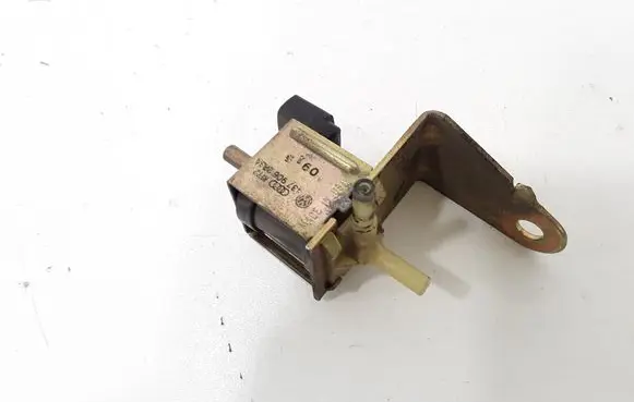Audi A4 S4 B5 8D Vacuum valve 437906233A