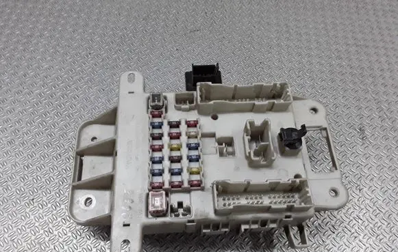 Toyota RAV 4 (XA20) Fuse box set