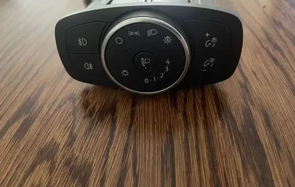 Ford Puma Light switch 10507973