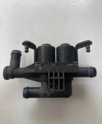 BMW 6 F06 Gran coupe Coolant heater control valve 1147412221 9310349